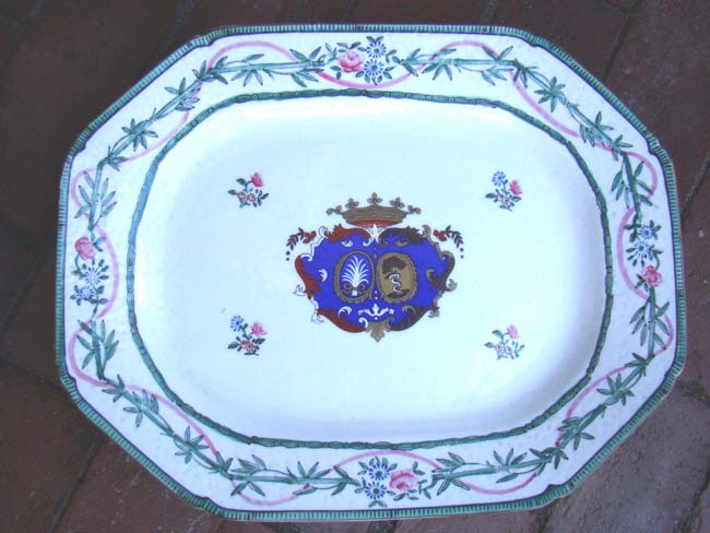 A pair of Chinese Export Porcelain Armorial style Tureens with undertrays, 20th century — image 6